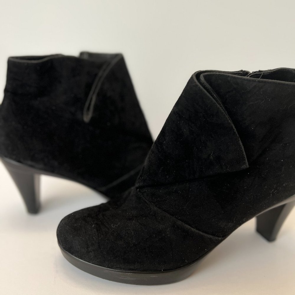 Bella Vita Suede/Leather Booties Size 8W